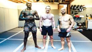 Read more about the article UFC – Adesanya trains Zuckerberg ahead of Musk fight