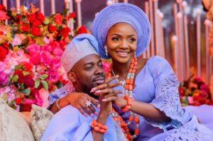 Read more about the article Why I accepted to date Adekunle Gold – Singer, Simi