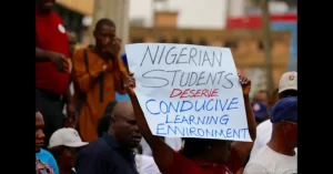 Read more about the article “ASUU and parents demonstrate against the rising fees at numerous universities.”