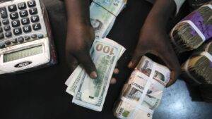 Read more about the article “The Naira reaches an unprecedented low of N980 due to increasing demand for dollars.”