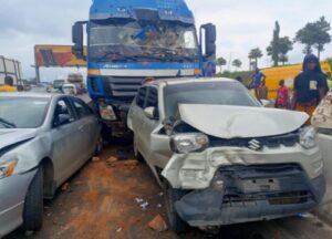 Read more about the article Four escape death in Lekki-Ajah Expressway auto crash